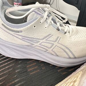 Asics Gel Nimbus 26 Women Size 10 - FREE 🆓 SHIPPING